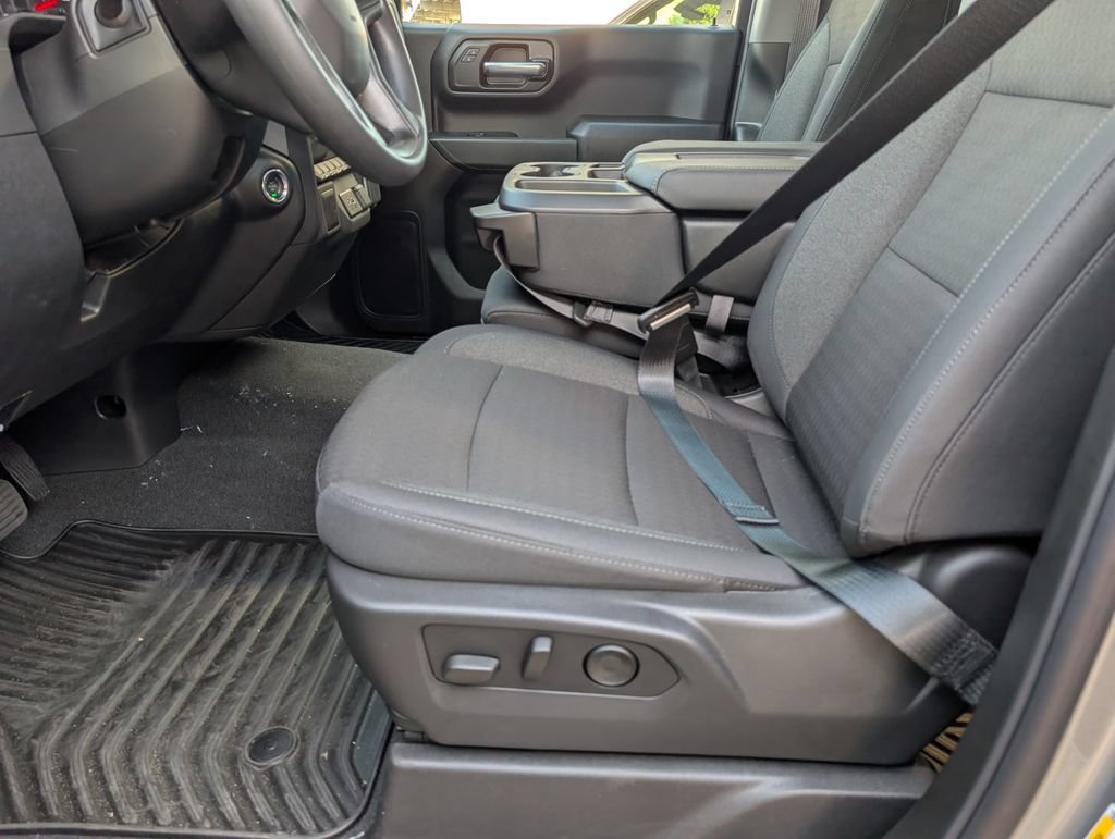 New 2026 Chevrolet Silverado 1500 Custom w/ LPO, Dark Essentials Package RWD image 9