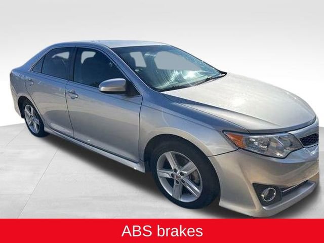 Used 2013 Toyota Camry SE image 3