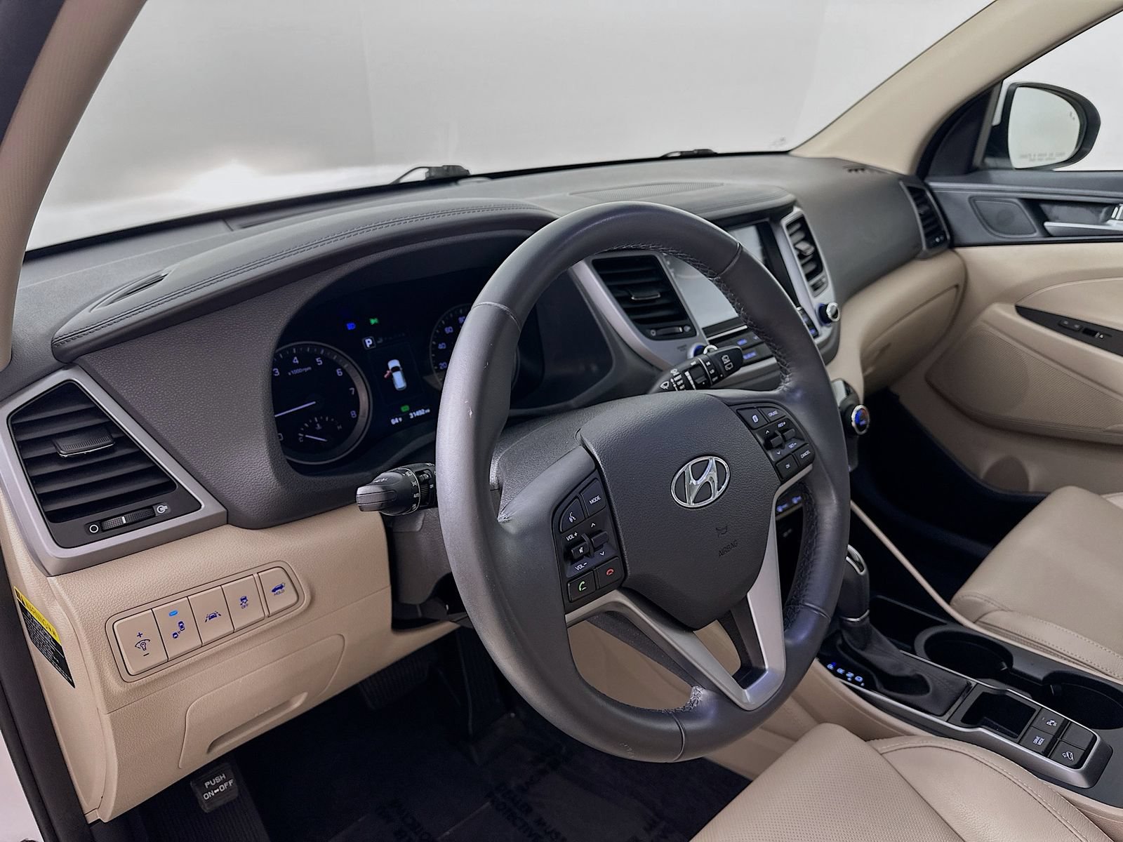 Used 2016 Hyundai Tucson Limited w/ Option Group 03 FWD image 9