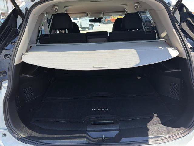Used 2020 Nissan Rogue SV FWD image 11