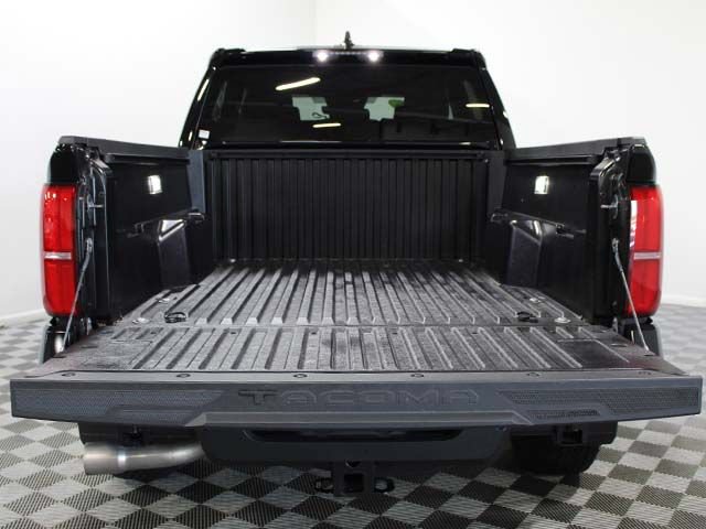 Certified 2025 Toyota Tacoma TRD Off-Road AWD/4WD image 15