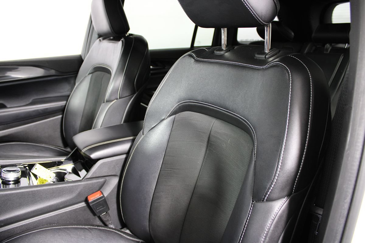 Used 2022 Jeep Grand Cherokee Altitude RWD image 14