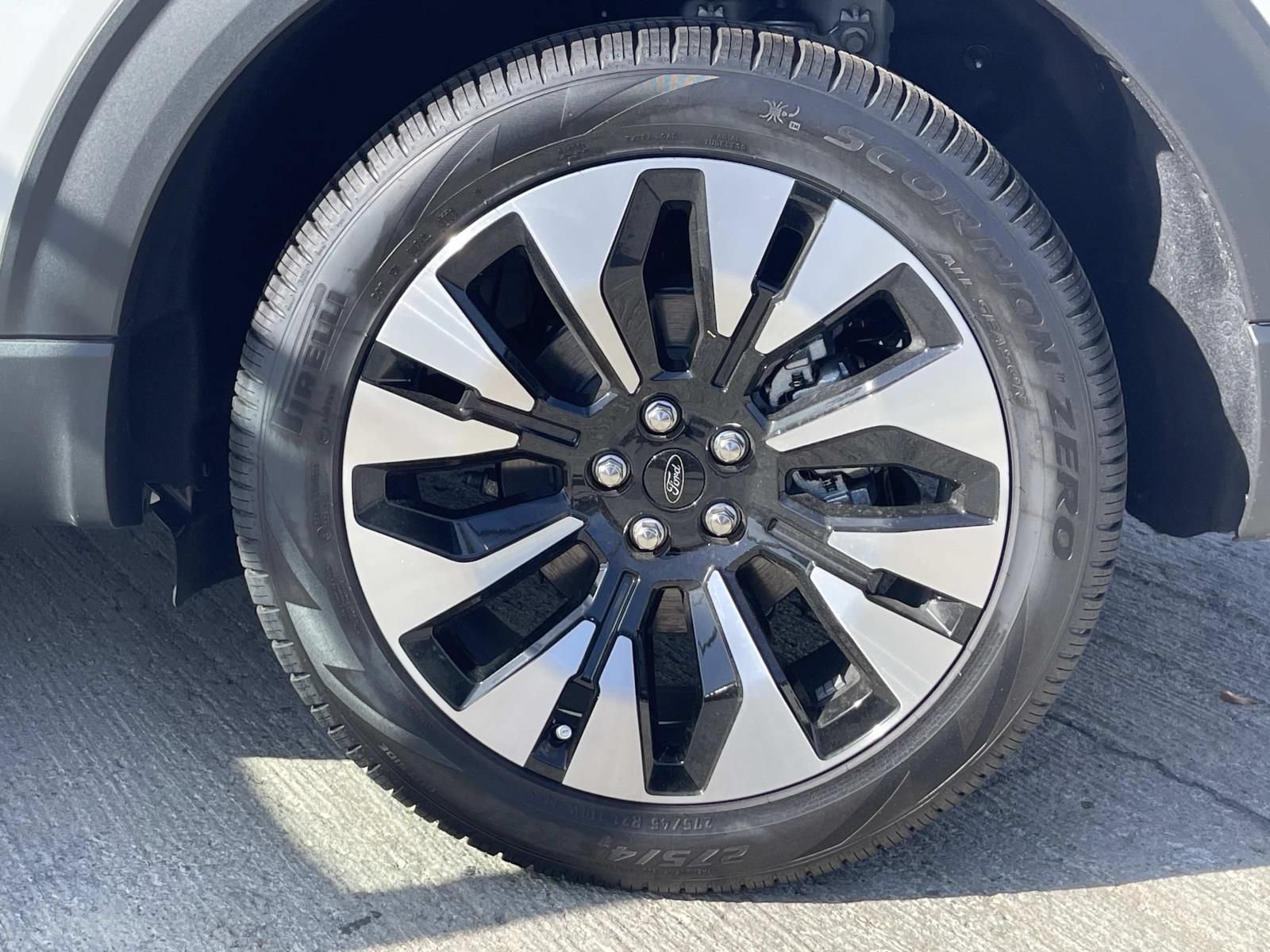 New 2026 Ford Explorer Platinum w/ LUX Leather Package AWD/4WD image 25