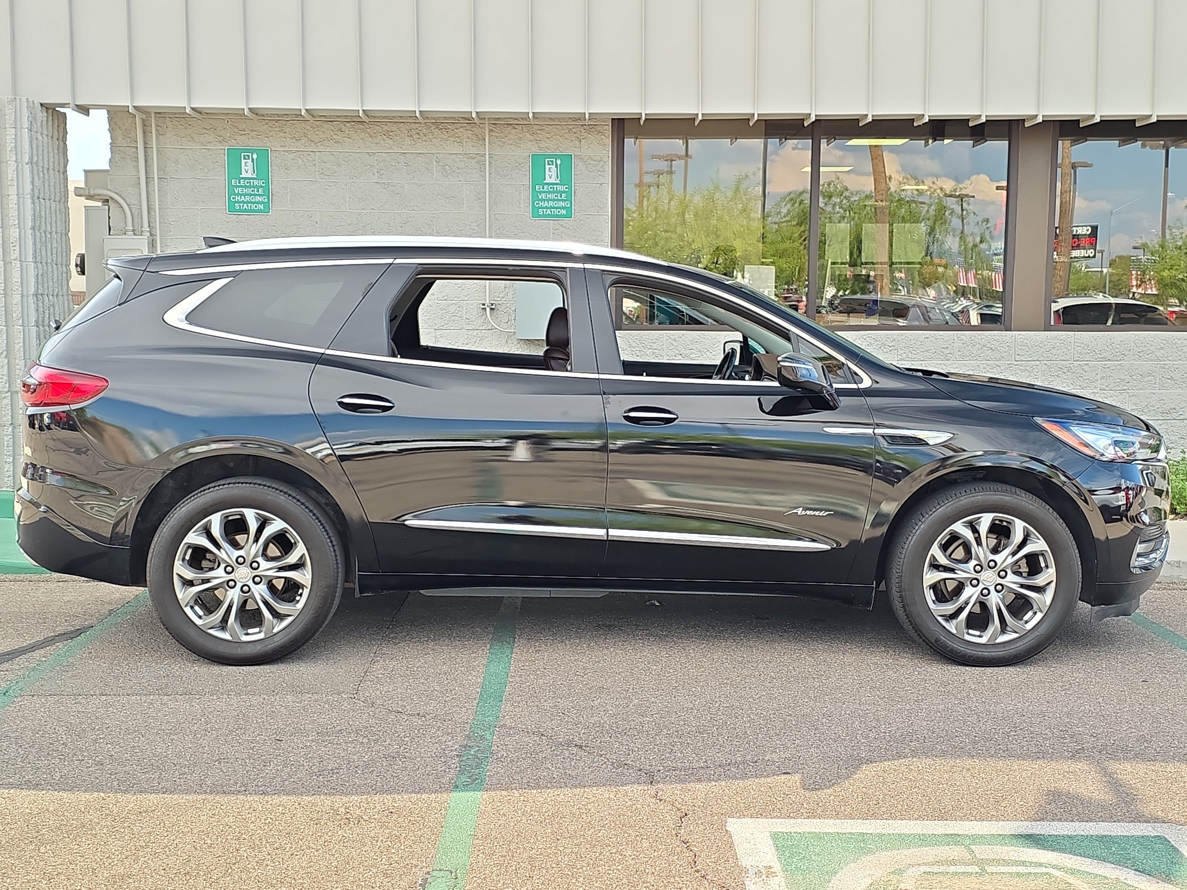 Used 2021 Buick Enclave Avenir w/ Avenir Technology Package FWD image 8