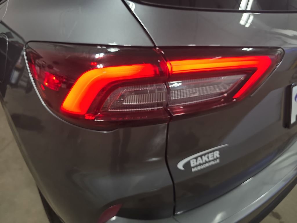 Used 2023 Ford Escape ST-Line FWD image 17