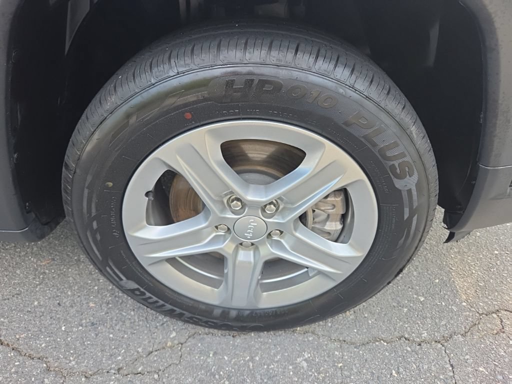 Used 2024 Jeep Compass Latitude AWD/4WD image 11