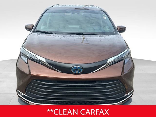 Used 2024 Toyota Sienna XLE image 2