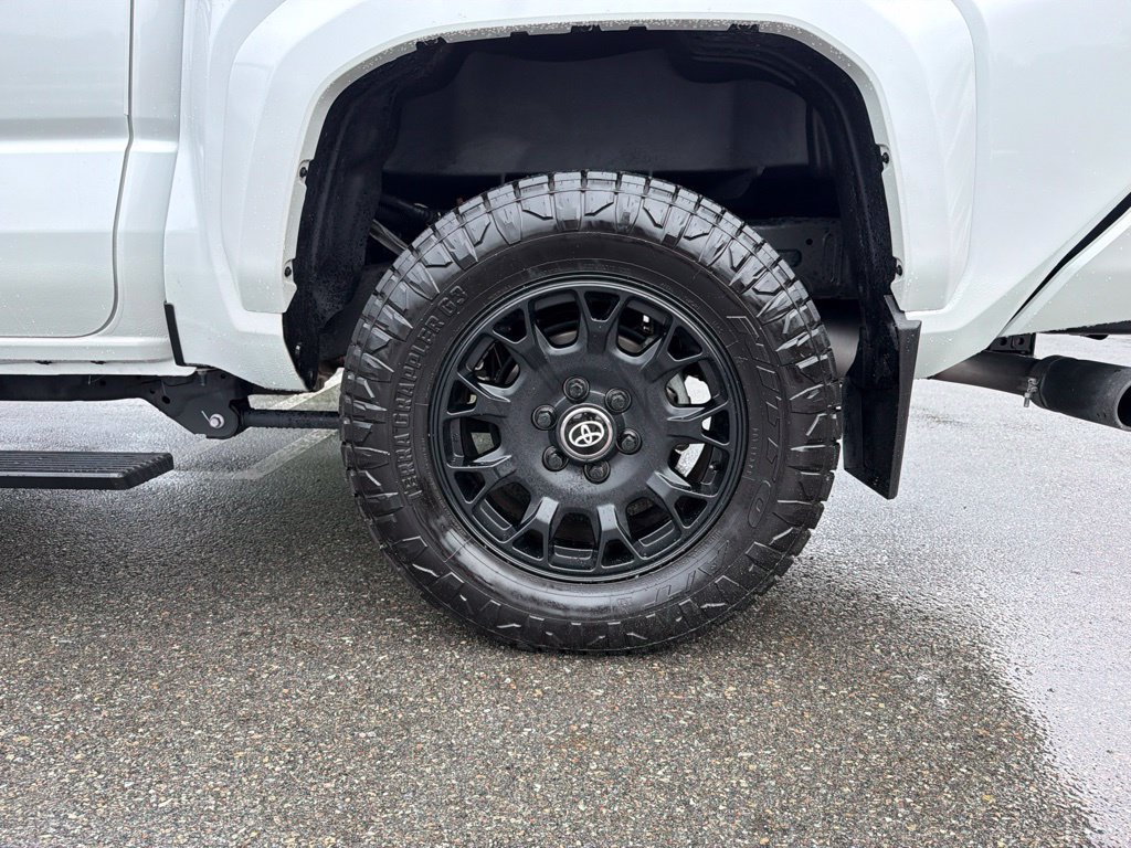 Used 2024 Toyota Tacoma Limited w/ Limited Package (LT) AWD/4WD image 23
