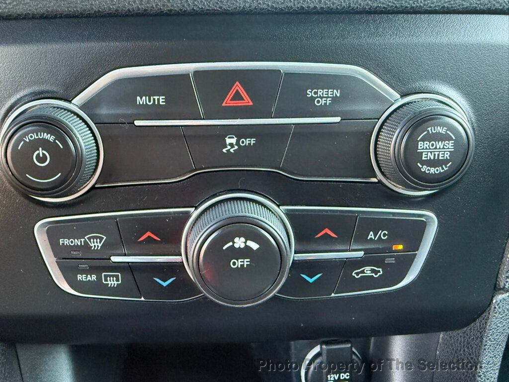 Used 2017 Dodge Charger SE w/ Blacktop Package image 29