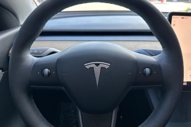 Used 2022 Tesla Model Y Performance AWD/4WD image 26