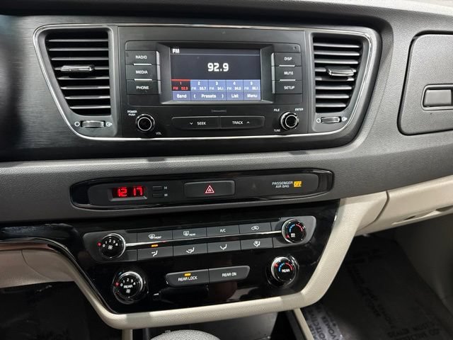 Used 2018 Kia Sedona L FWD image 18