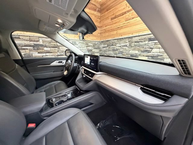 Used 2025 Ford Explorer Active w/ Active Comfort Package AWD/4WD image 15