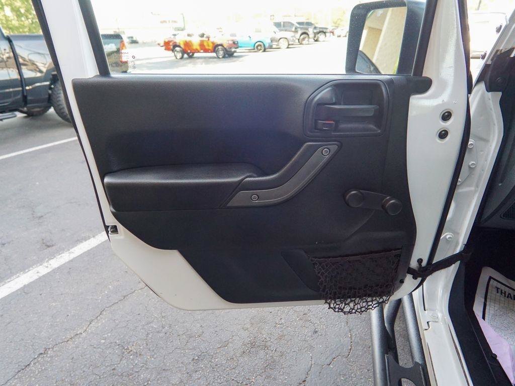 Used 2017 Jeep Wrangler Sport w/ Connectivity Group AWD/4WD image 14