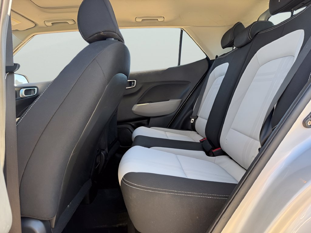 Used 2025 Hyundai Venue SEL FWD image 24