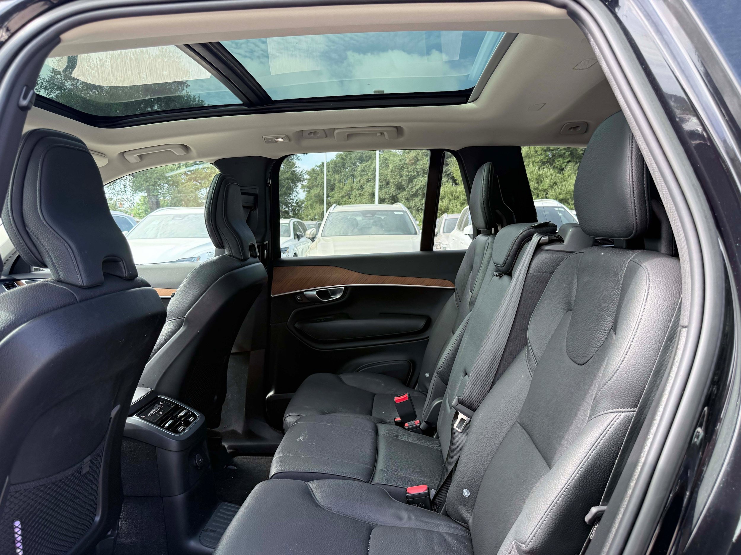 Certified 2023 Volvo XC90 T8 Plus AWD/4WD image 18