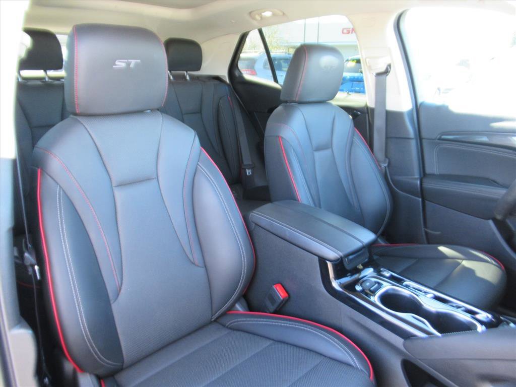 Used 2023 Buick Envision Essence w/ Sport Touring Package image 8