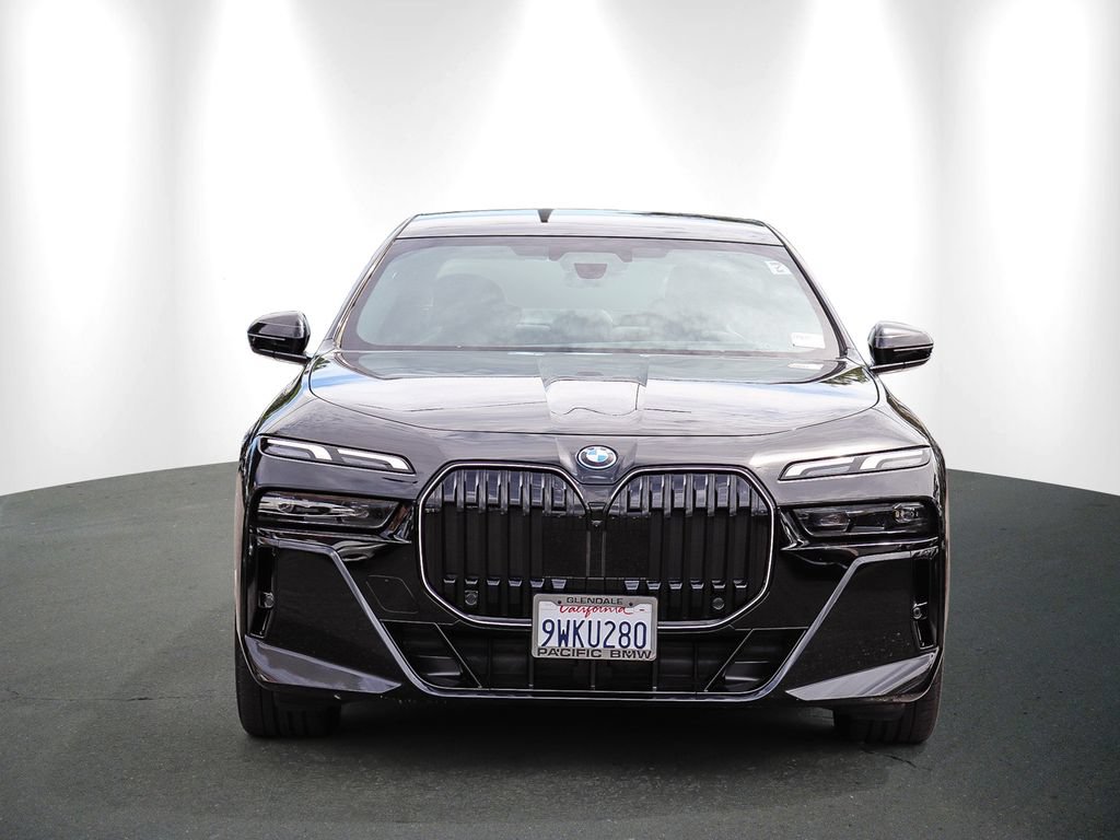 Used 2026 BMW 750e xDrive AWD/4WD image 2