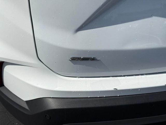 Used 2024 Ford Edge SEL AWD/4WD image 5