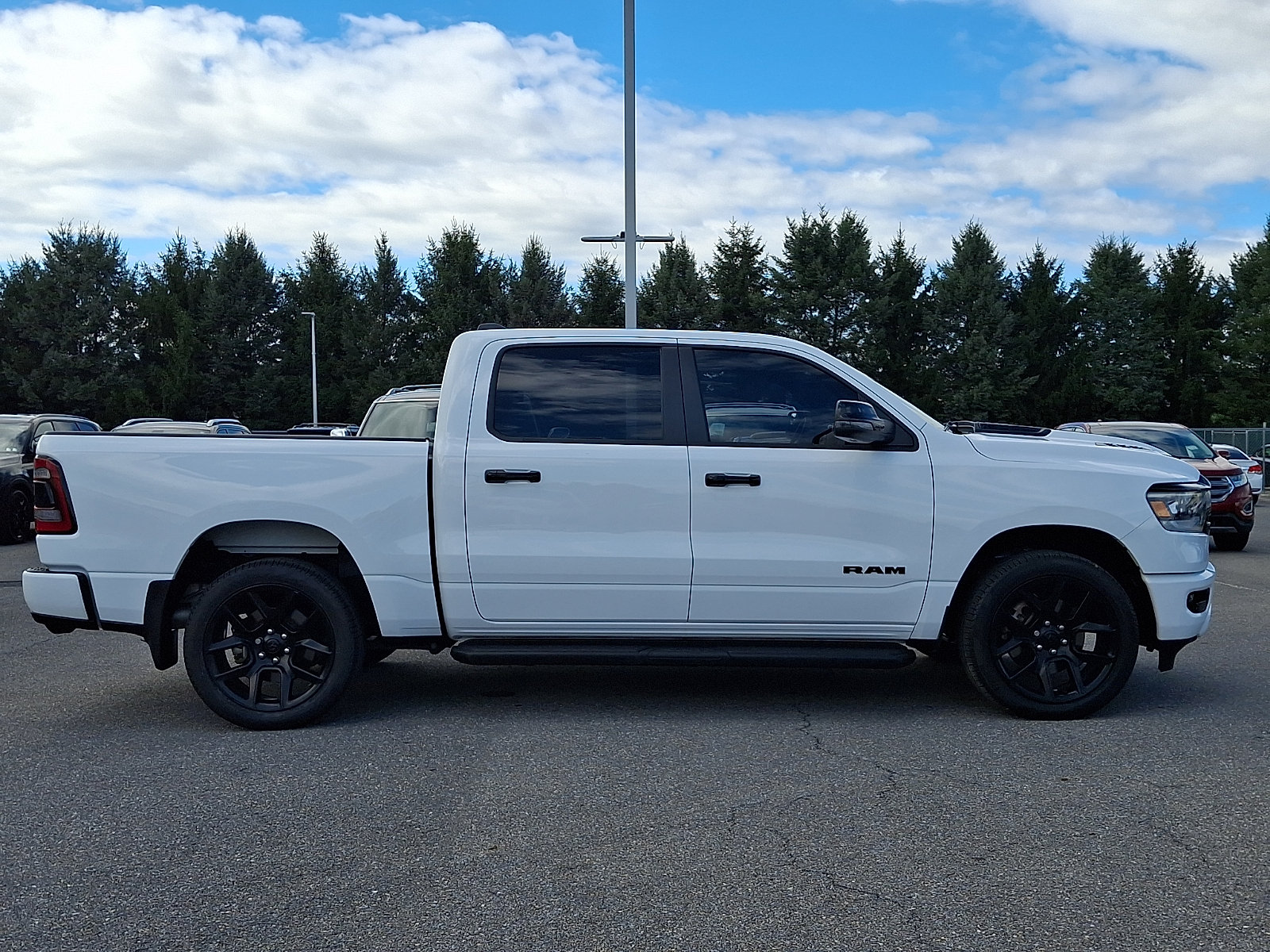 Used 2024 RAM 1500 Laramie AWD/4WD image 7