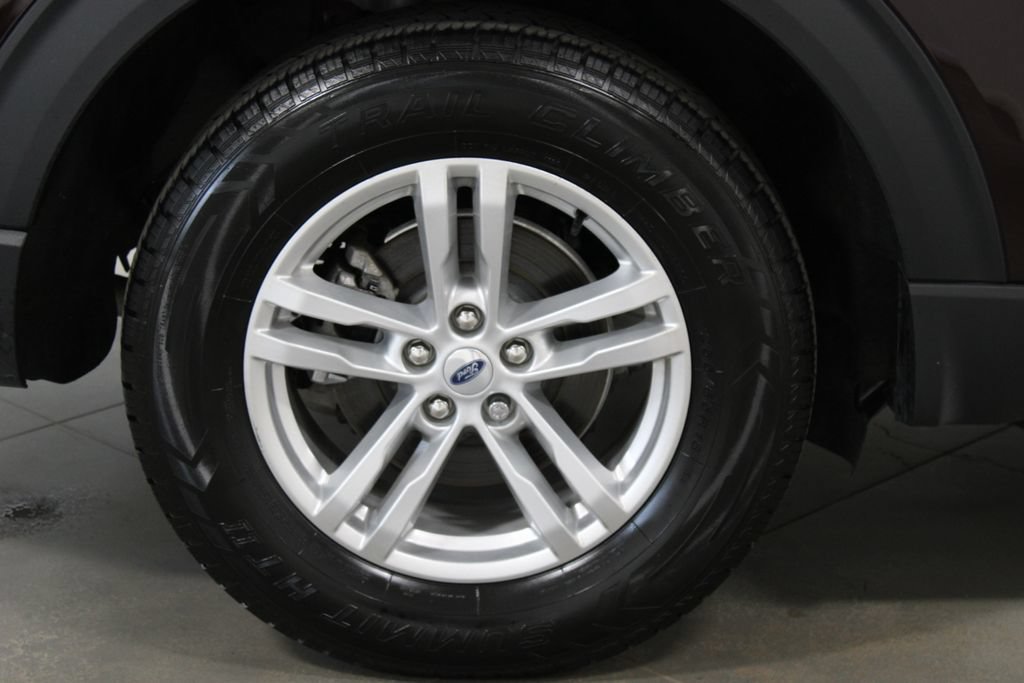 Used 2023 Ford Explorer XLT w/ Equipment Group 202A AWD/4WD image 16