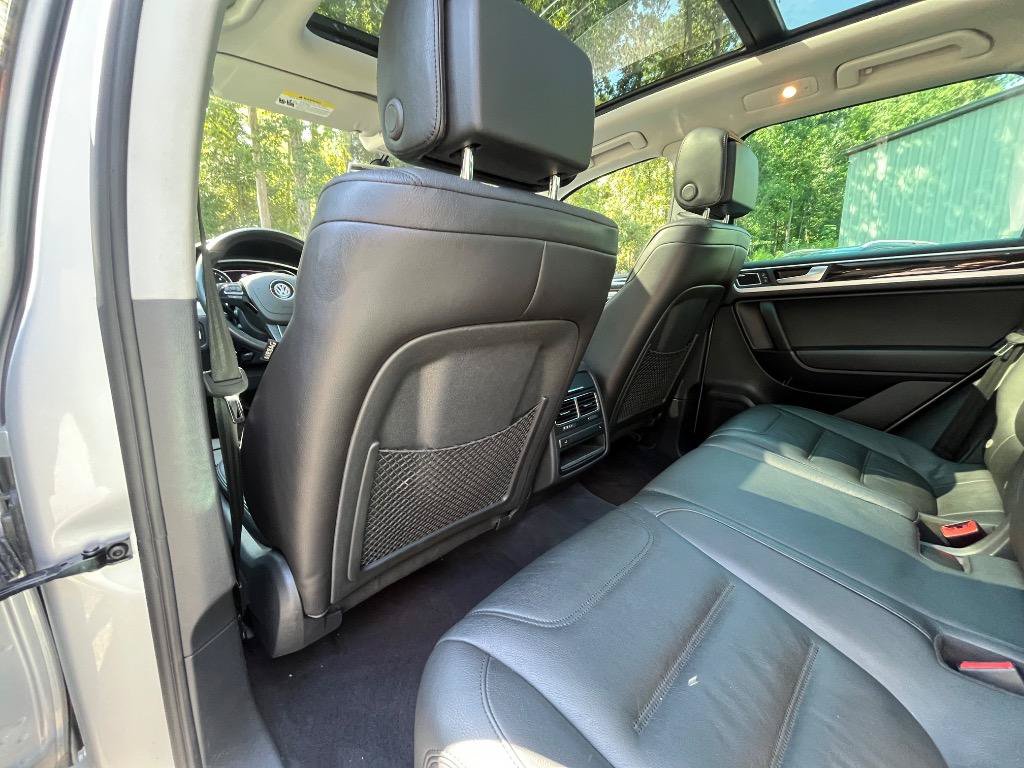 Used 2013 Volkswagen Touareg Executive AWD/4WD image 32