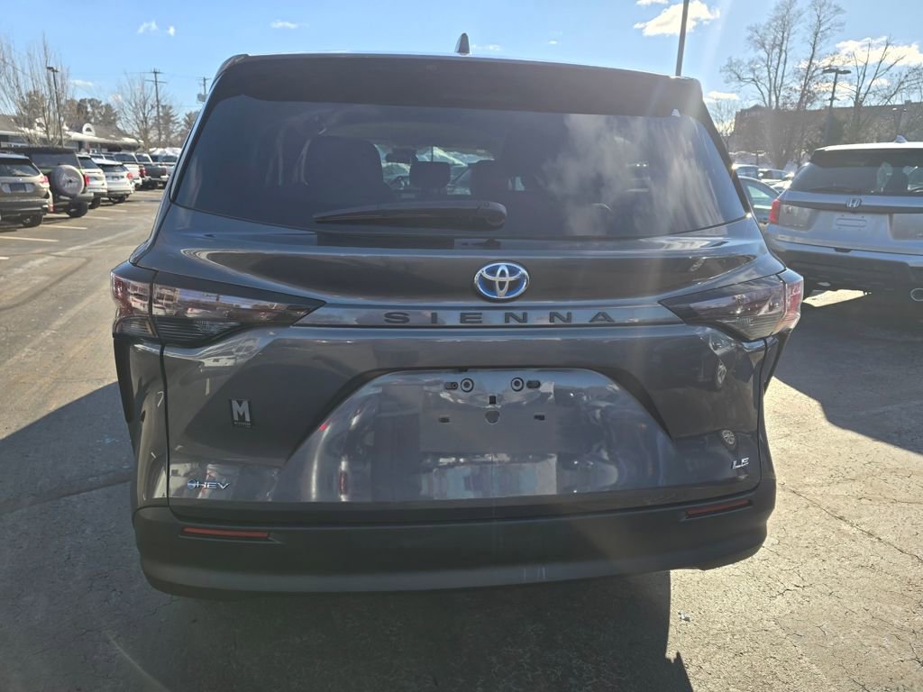 Used 2025 Toyota Sienna LE image 7