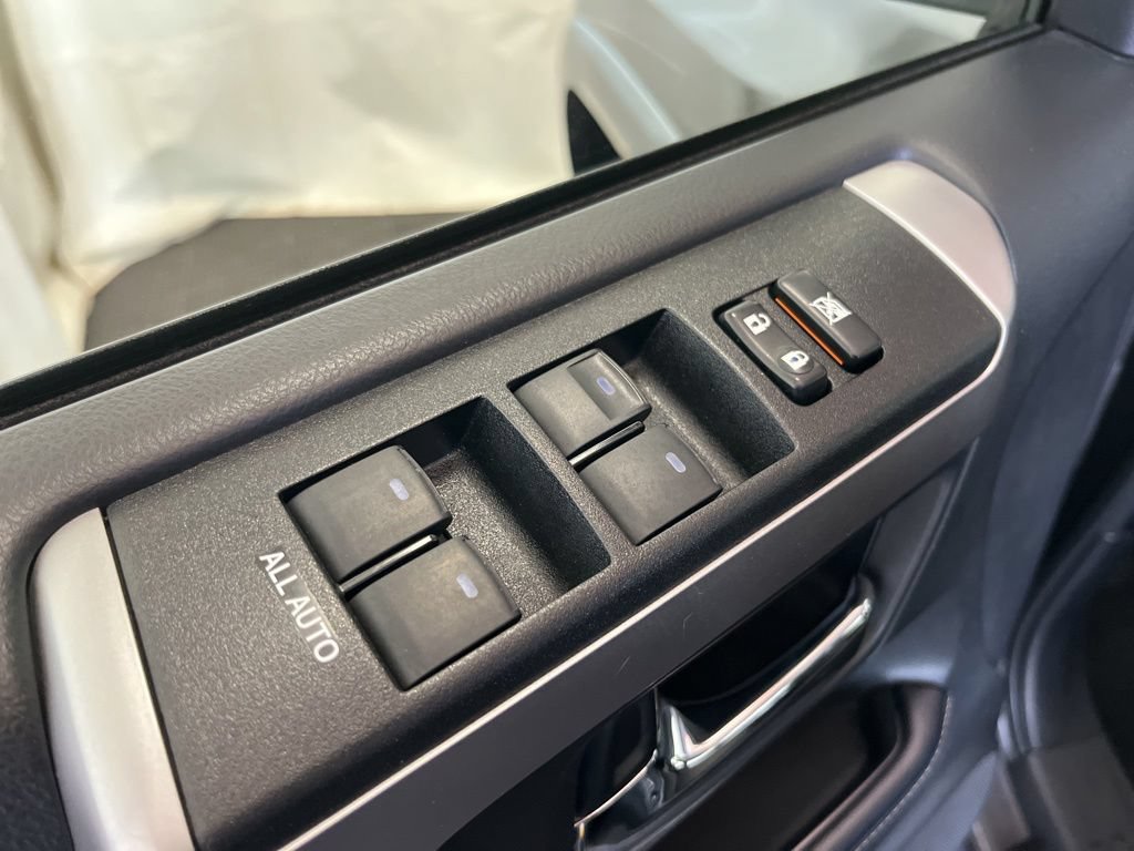Used 2020 Toyota 4Runner SR5 AWD/4WD image 4