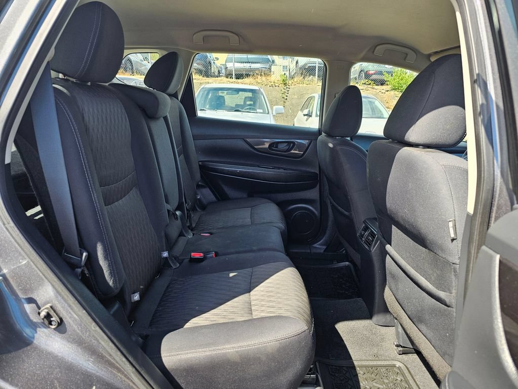 Used 2019 Nissan Rogue S FWD image 13