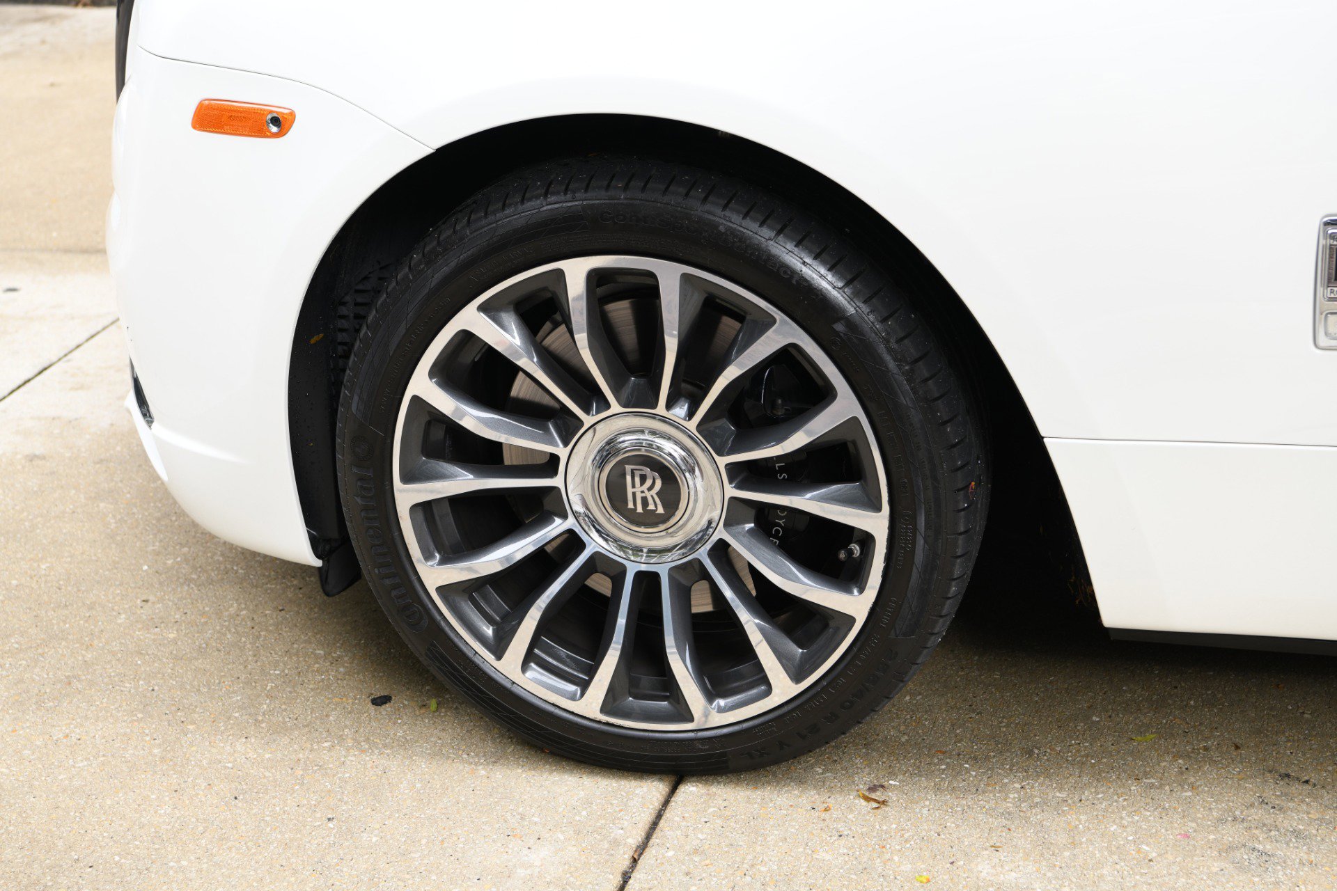 Used 2020 Rolls-Royce Dawn image 20