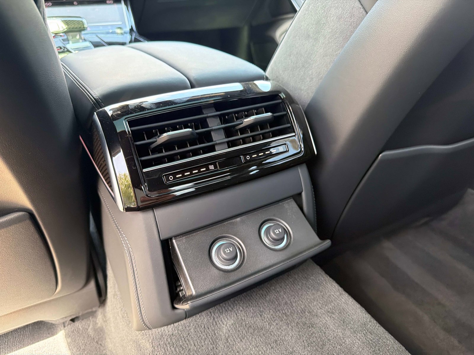 Used 2025 Audi S8 4.0T image 34