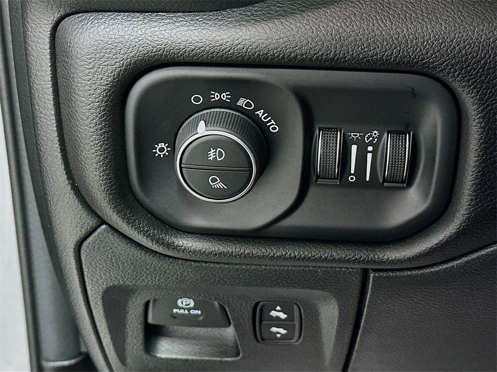 Used 2024 RAM 1500 Laramie image 11