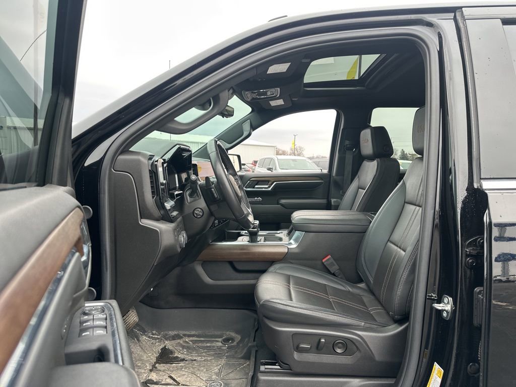 Used 2024 Chevrolet Silverado 1500 High Country image 8