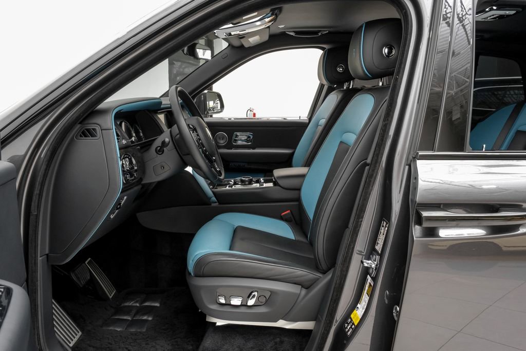 Used 2022 Rolls-Royce Cullinan w/ Cullinan Package image 6