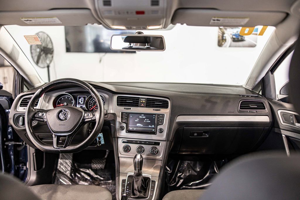 Used 2016 Volkswagen Golf S image 32