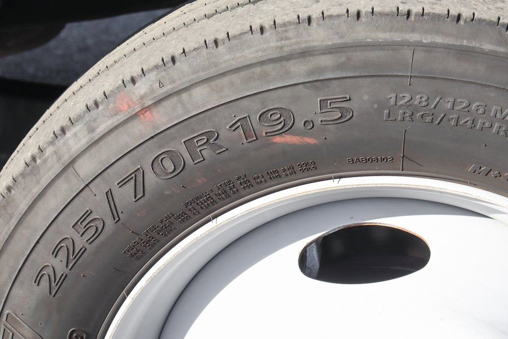 Used 2017 Ford F550 2WD Regular Cab Super Duty image 46