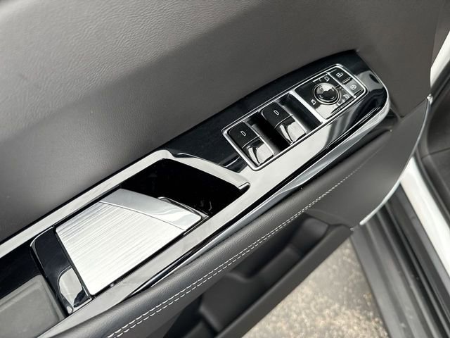 Used 2025 Cadillac Escalade Luxury image 13