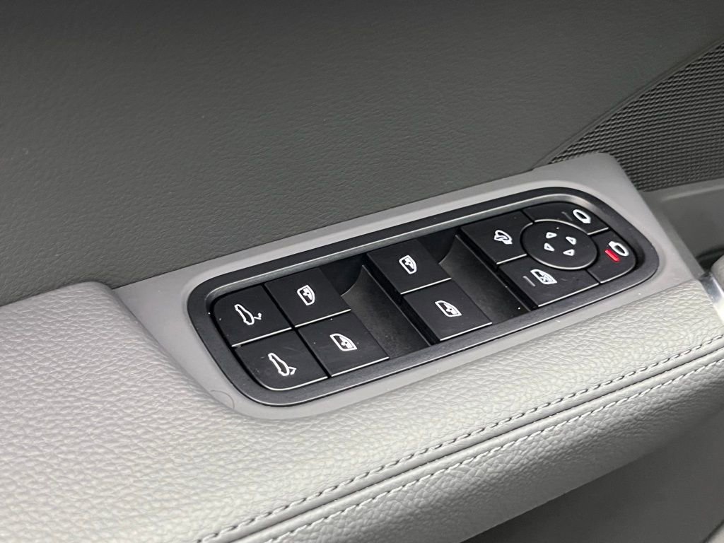 Used 2023 Porsche Cayenne Coupe image 25