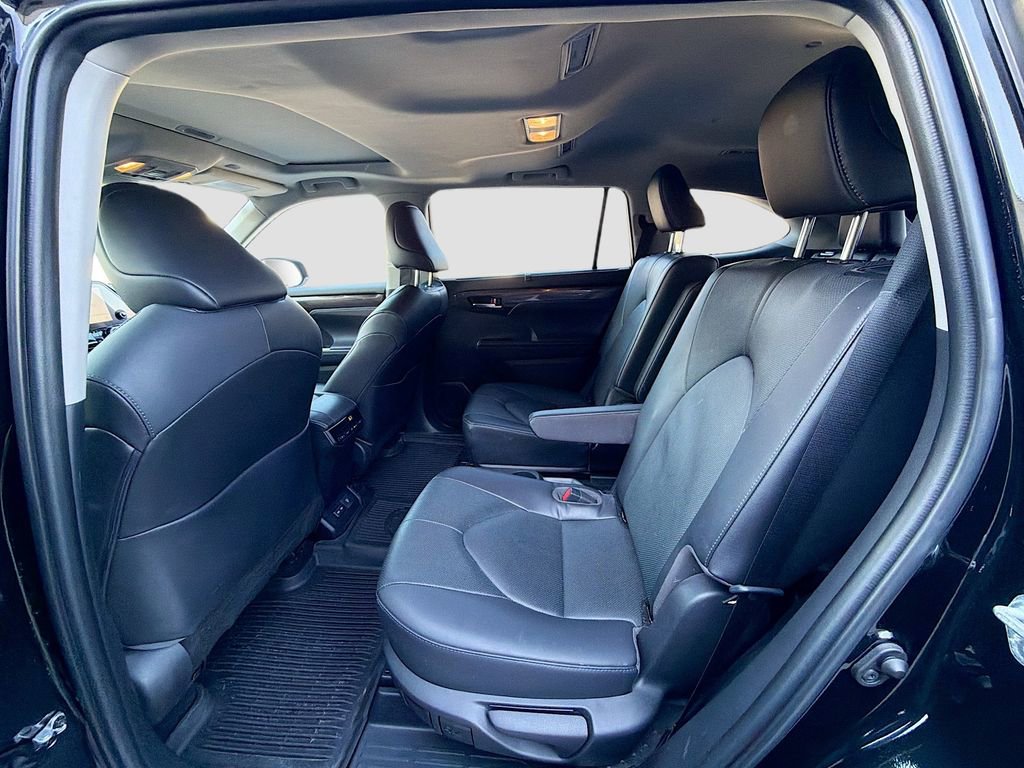 Used 2023 Toyota Highlander Limited image 25