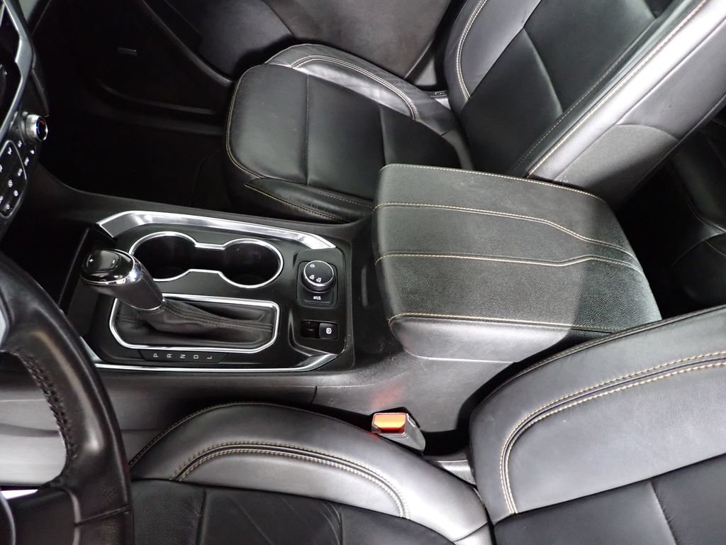 Used 2020 Chevrolet Traverse LT w/ LT Premium Package AWD/4WD image 32