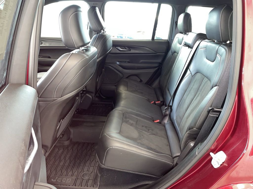 Used 2024 Jeep Grand Cherokee Altitude image 11