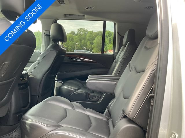 Used 2019 Cadillac Escalade ESV Premium Luxury w/ Escalade Sport Edition AWD/4WD image 3