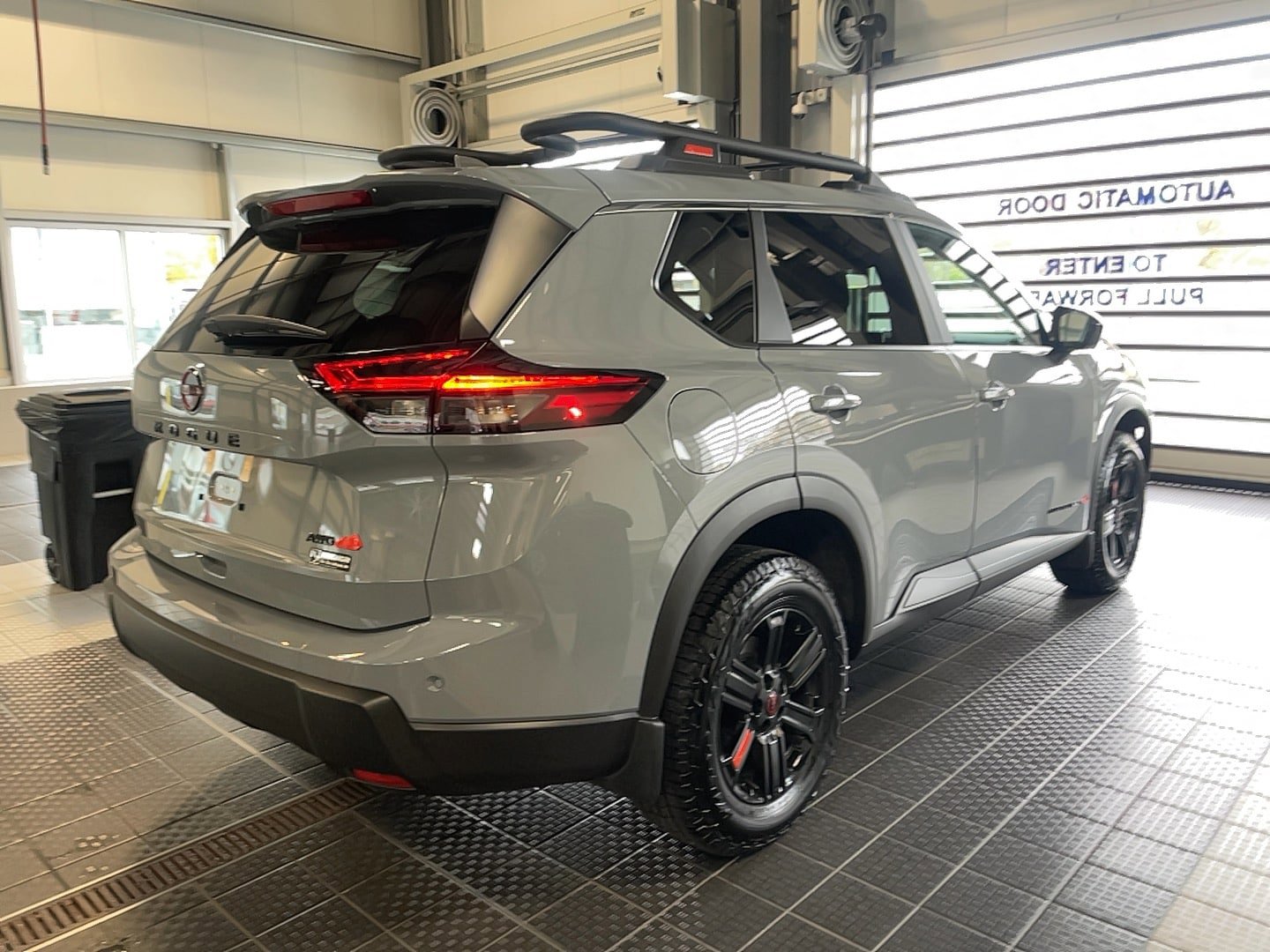 Used 2025 Nissan Rogue SV image 16