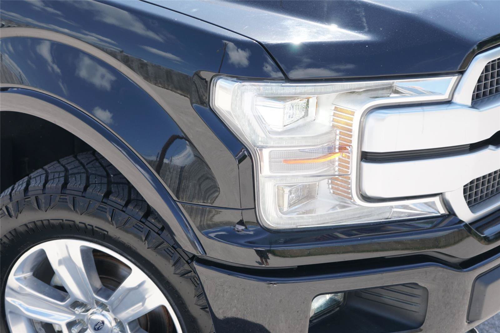 Used 2018 Ford F150 Platinum w/ Equipment Group 701A Luxury AWD/4WD image 3