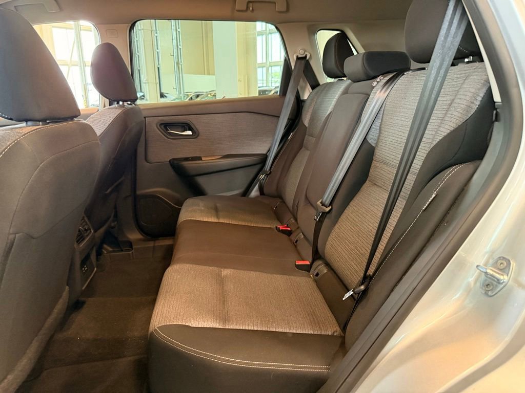 Used 2023 Nissan Rogue SV AWD/4WD image 10