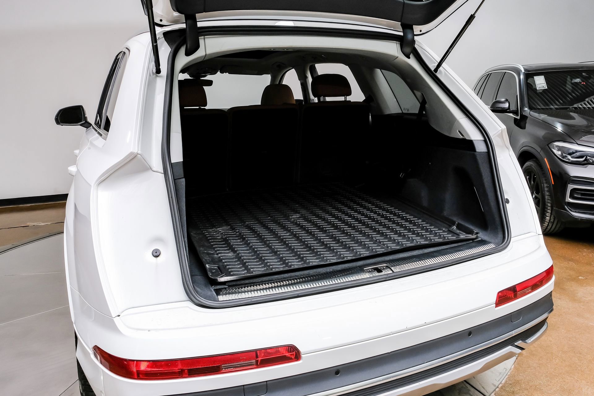 Used 2023 Audi Q7 3.0T Premium w/ Convenience Package image 57