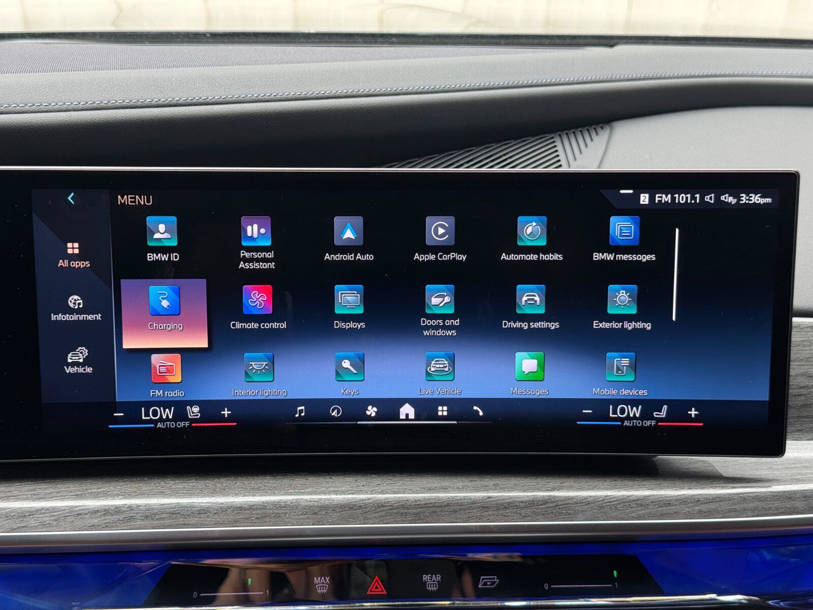 Used 2023 BMW i7 xDrive60 AWD/4WD image 28