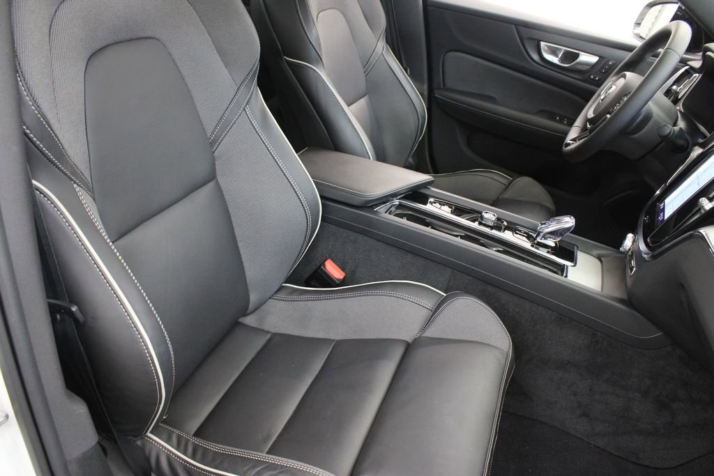 Used 2024 Volvo S60 B5 Plus FWD image 26