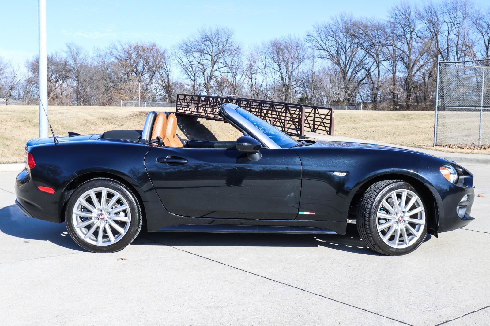Used 2017 FIAT 124 Spider Lusso RWD image 5