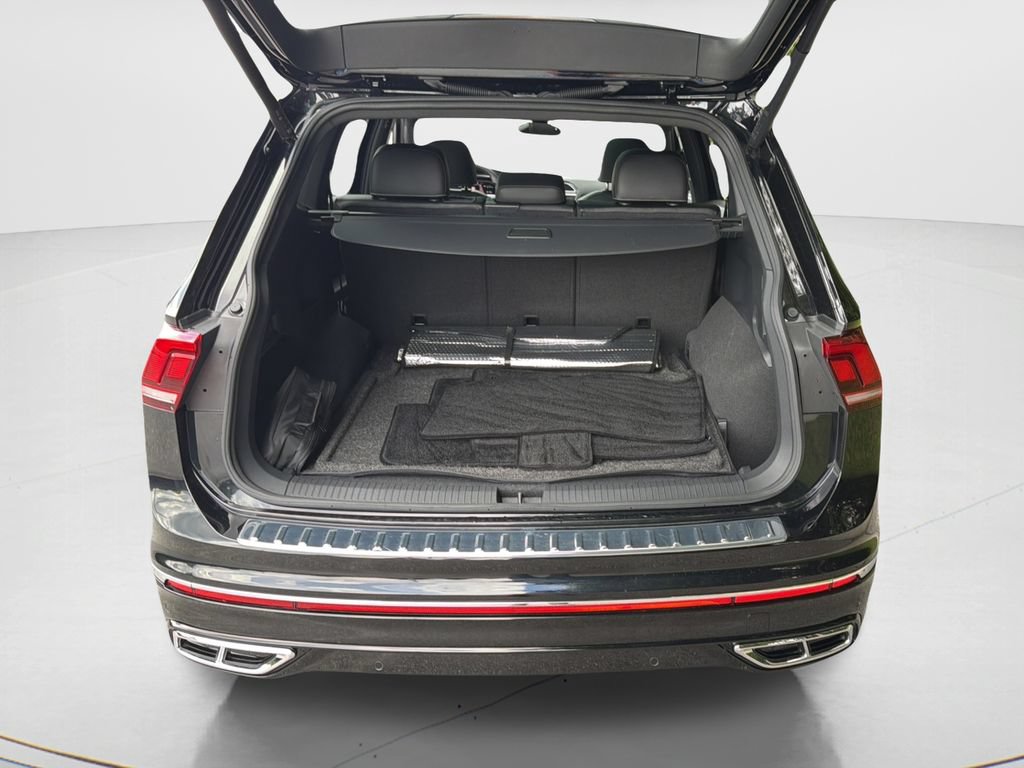 Used 2024 Volkswagen Tiguan SEL R-Line AWD/4WD image 10