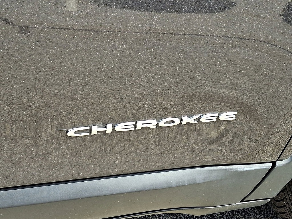 Certified 2022 Jeep Cherokee Latitude Lux w/ Mopar Interior Package image 24